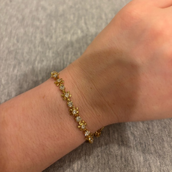 Gold flower bracelet with diamonds - Picture 1 of 2